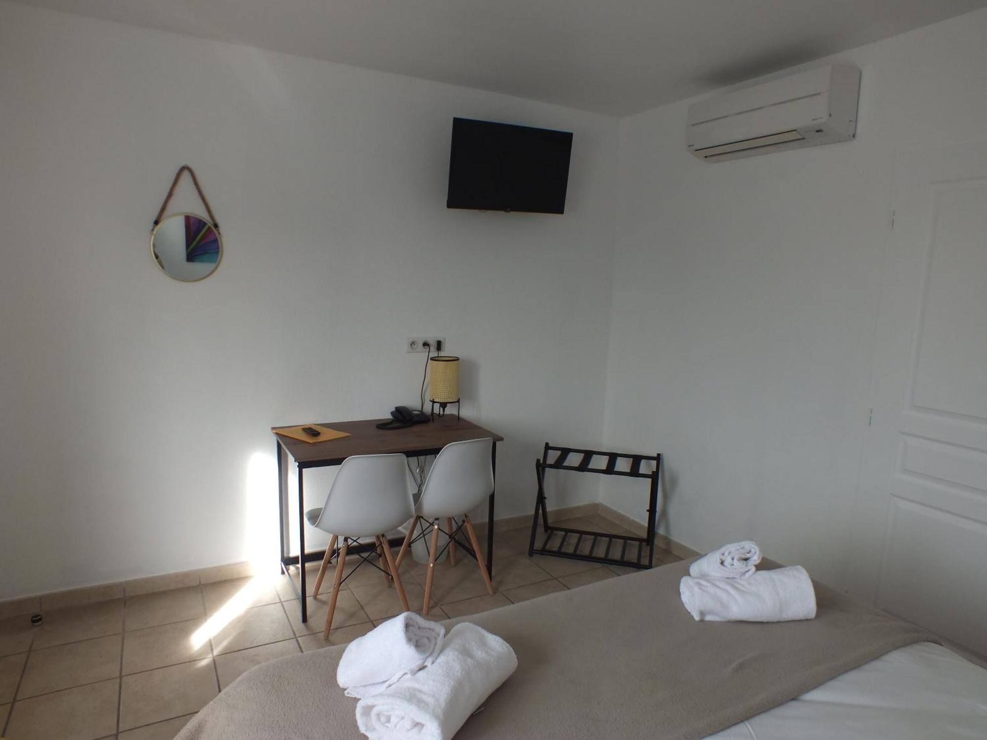 Logis Hotel Restaurant Le Clos Saint Loup Bram المظهر الخارجي الصورة